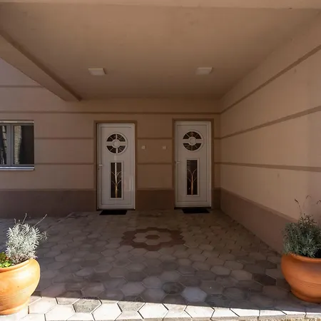 1-bedroom With Balcony Apartman *