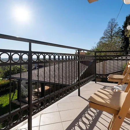 1-bedroom With Balcony Ledine